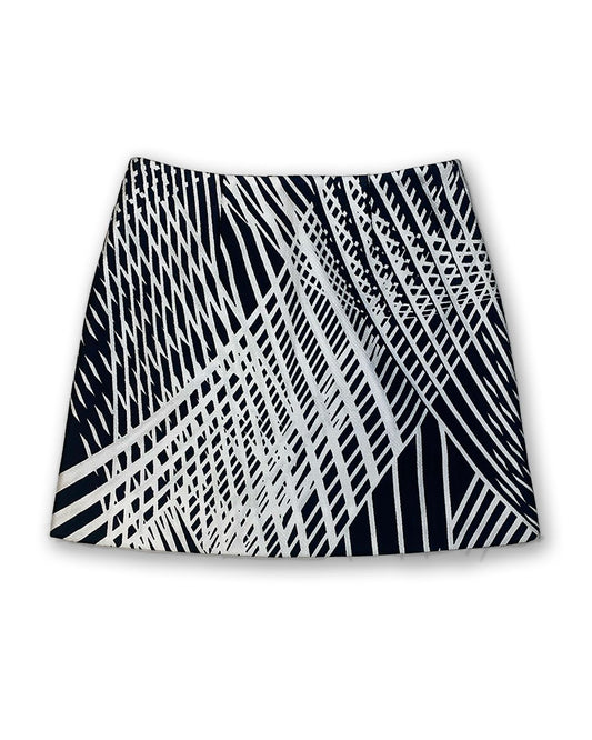 Minigonna svasata con stampa geometrica bianco e nero, tessuto piquet di cotone  – vista frontale